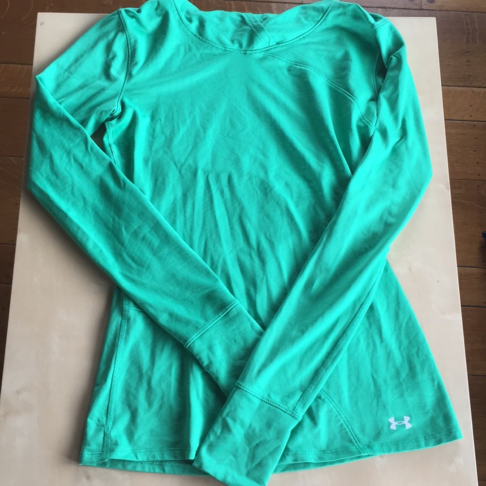 Athletic hooded long sleeve workout gear